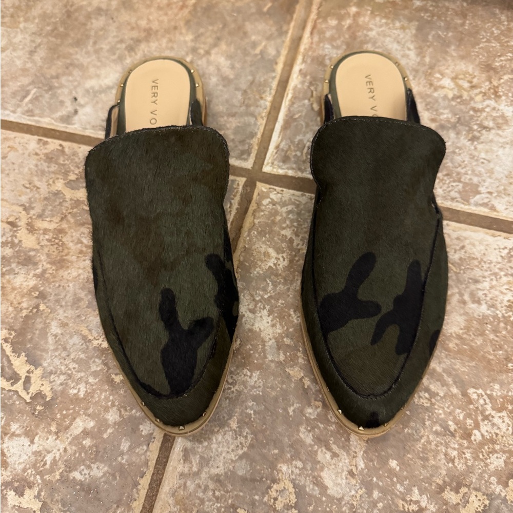 Very Volatile Green and Black Flats